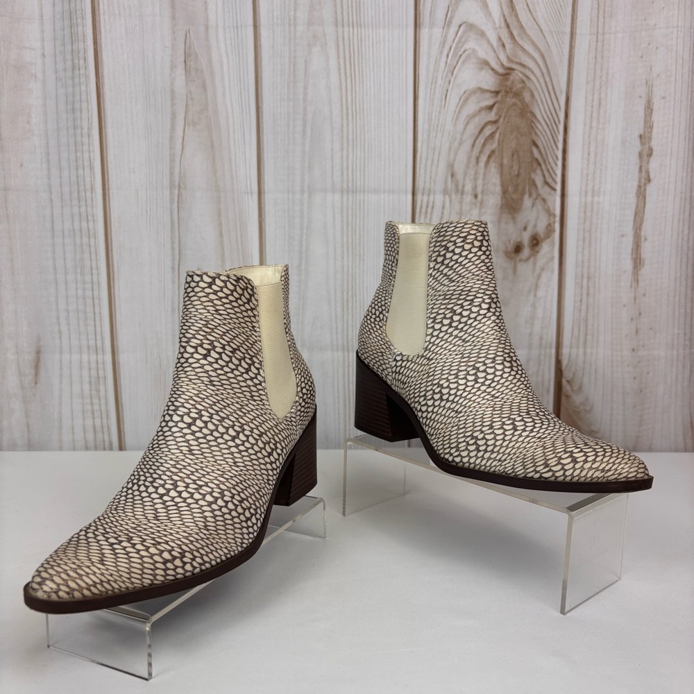 The Limited Kiki Chelsea Boots Vegan Snakeskin Heeled Ankle Booties Tan Size 7.5 - Picture 4 of 16